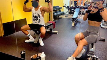 Vợ chồng đồng lòng xóa mỡ giảm xệ bằng tập gym miệt mài suốt 3 năm