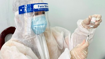 Bị 'hành' sau các mũi vaccine: mũi 1 hay mũi 2, nhẹ/nặng tùy loại?
