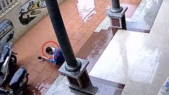 Chàng trai 'vồ ếch' sau khi ngắm mưa