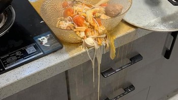 Ảnh vui 11/11: Anh chồng luôn biết cách làm vợ vui