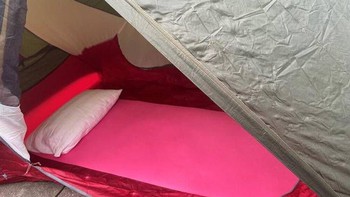 Cô gái cho thuê ban-công với giá 12 triệu đồng để... đỡ tiền nhà
