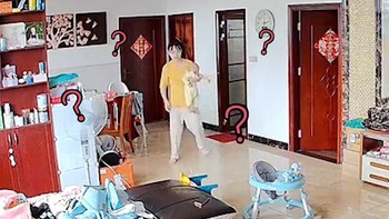 Mẹ não cá vàng đi tìm con khi đang bế trên tay