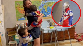 Mẹ cười xỉu với 2 con trai hú hồn với siêu nhân đời thực