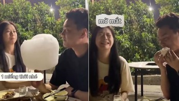Cô gái mếu máo khi bạn trai thử một miếng hết cây kẹo bông