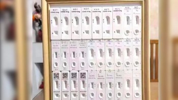 Anh chàng đóng khung 39 khay test COVID thành 'tác phẩm nghệ thuật'