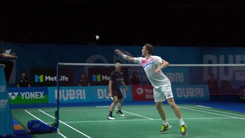 Pha cầu fair play của Victor Axelsen với Chou Tien Chen
