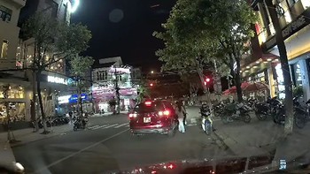 Cô gái quê một cục khi lên nhầm ôtô