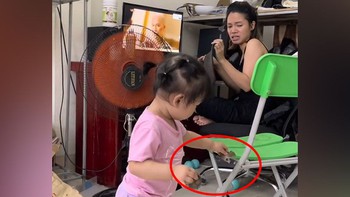Mẹ hú hồn khi con gái cầm chuột đến rủ chơi chung