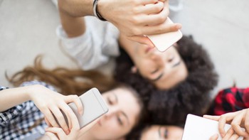 Trẻ dưới 13 tuổi không nên cho dùng smartphone