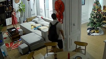 Chồng nhậu về khuya bị vợ cầm roi rượt chạy quanh nhà