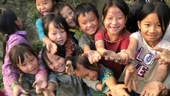 Ai khổ hơn ai?