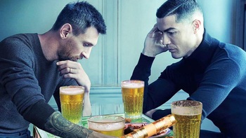 Ảnh chế 'khoảnh khắc lịch sử' của Ronaldo và Messi