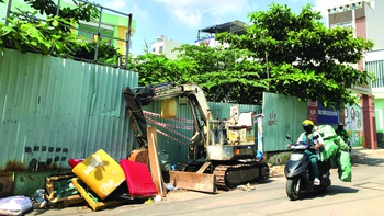 Vứt nệm cũ ở TP.HCM: Có người gom, nhưng không biết chở đi đâu