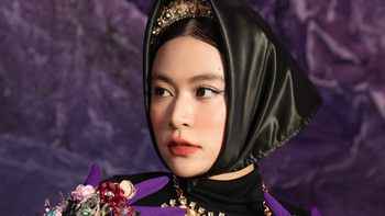 Hoàng Thùy Linh đội khăn mỏ quạ, hóa bà già nói 'bo xì' điều tiêu cực của năm cũ