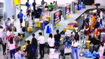 Chiếc visa và ngành công nghiệp còn "khói"