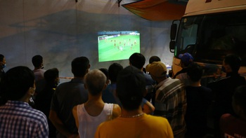 San sẻ tình yêu bóng đá