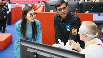 Các tình nguyện viên thông minh, xinh đẹp góp sức để SEA Games 31 thành công