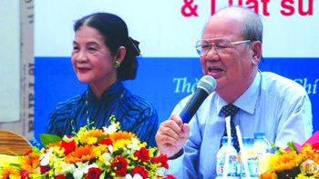 Hai luật sư - tác giả: Theo đuổi nhiều việc để thấy thực tiễn xanh tươi