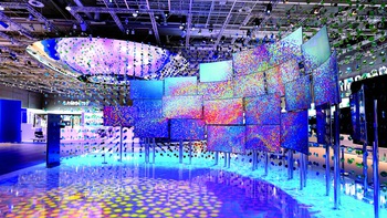 Nobel hóa học 2023: Từ thủy tinh màu đến màn hình QLED
