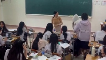Học trò giả vờ ngất xỉu để tặng quà cô giáo ngày 20-11