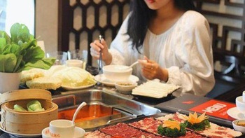 Chi cả tỉ đồng chỉ để ăn lẩu