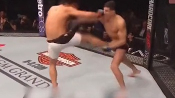 Võ sĩ chơi xấu bị đối thủ hạ knock out