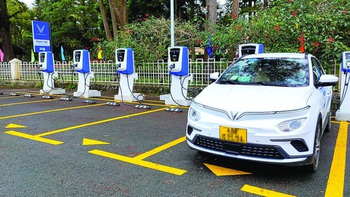 Hạ tầng sạc pin ô tô điện Việt Nam: Trạm sạc chưa nhiều, quy chuẩn chưa đủ
