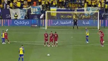 Ronaldo lập siêu phẩm sút phạt 30m giúp Al Nassr lội ngược dòng