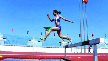 Cô gái vàng thể thao Việt Nam Nguyễn Thị Oanh: "Khi mệt mỏi, tôi đi sơn móng"