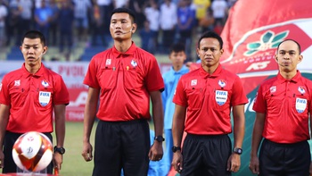 Trọng tài là... đầu câu chuyện