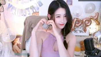 Tài khoản 'bay sạch' 5 tỉ sau khi tặng cho streamer