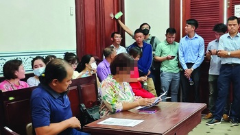 Chung cư chậm giấy hồng: kiện ra tòa thay vì giăng băng rôn