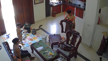 Gia chủ ngơ ngác vì mua phải ghế gỗ dỏm