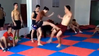 Chàng trai bị cô gái 'phế võ công' một nốt nhạc
