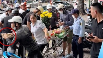 Người phụ nữ đi 'giật cô hồn' bị thanh niên cướp mất con gà cúng