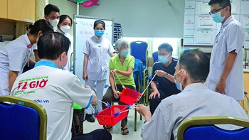 Sống chung với người sa sút trí tuệ vì bệnh Alzheimer