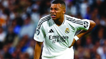 Cú trượt dài của Mbappe