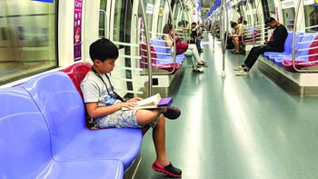 Di chuyển bằng metro và xe buýt ở Singapore