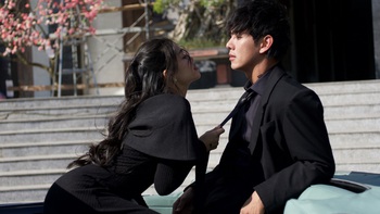 Song Luân mở bát Vpop bằng màn khóa môi nữ chính hotgirl xuyên suốt MV mới