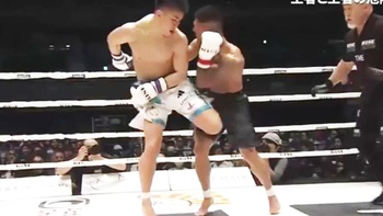 Đá hạ bộ đối thủ, võ sĩ kickboxing thắng knock-out gây tranh cãi