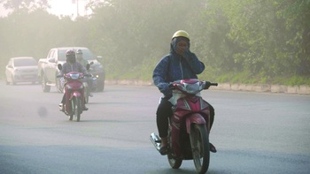 Không khí ô nhiễm, "sờ" đâu cũng ra bệnh