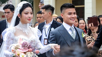 Quang Hải rạng rỡ 'đấu trận chung kết' với cô dâu Chu Thanh Huyền