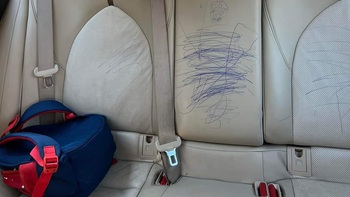 Ảnh vui 2-4: 'Cháu nó còn nhỏ lắm, đã biết gì đâu?!'