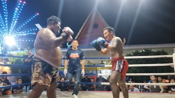 Màn so tài cân não giữa võ sĩ gầy và võ sĩ béo