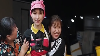 Hòa Minzy đứng hình khi fan xin chụp hình nhưng lại không nhớ tên