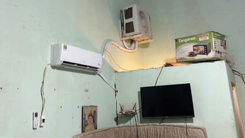 Ảnh vui 21-5: Cái máy lạnh lắp đặt kiểu 'ngang trái'