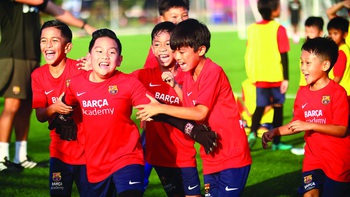 Con đường tơ lụa của bóng đá