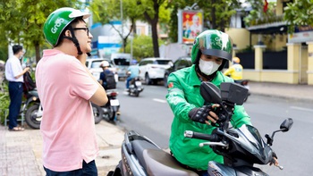 Sinh viên đi học bằng xe công nghệ