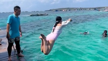 1.001 kiểu nhảy xuống biển ngắm san hô khiến người xem phì cười