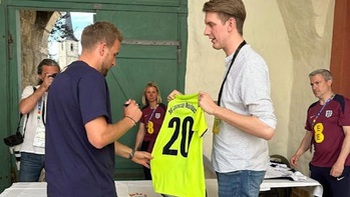 CLB của Đức ‘dụ’ Harry Kane với điều khoản ăn xúc xích cả đời